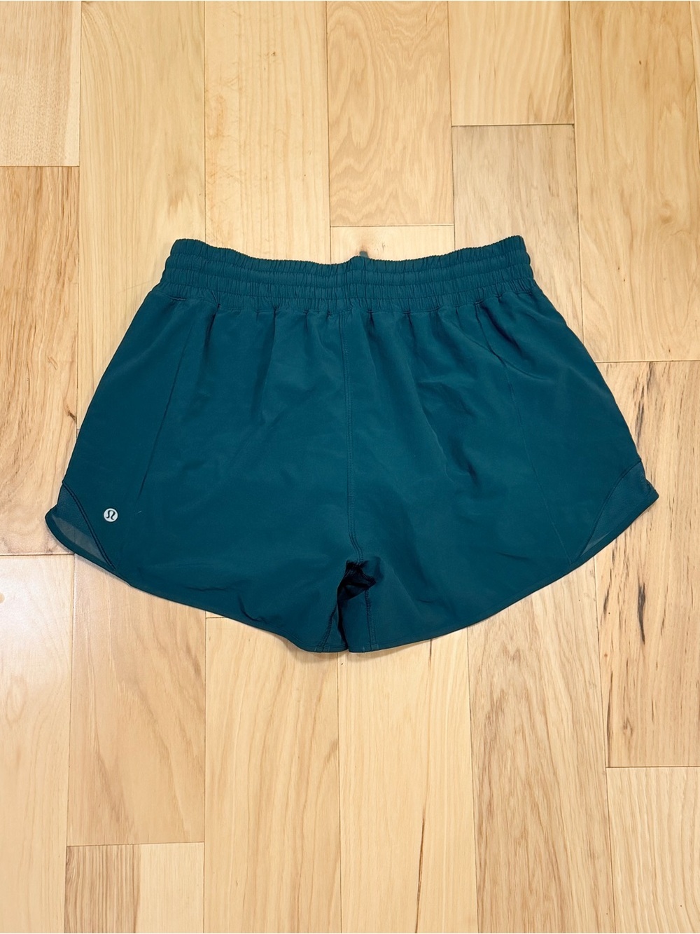 LIKE NEW Lululemon Women’s Hotty Hot High-Rise Lined Short 4”